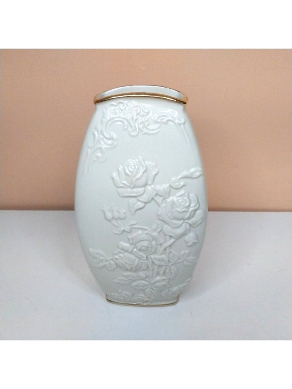 Lenox Masterpiece Ivory Rose Embossed Porcelain Vase With 24K Gold Trim 8”